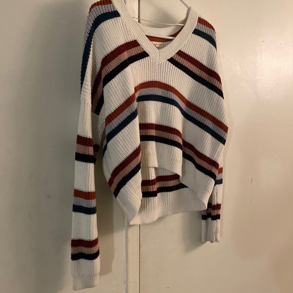 La hearts sweater!